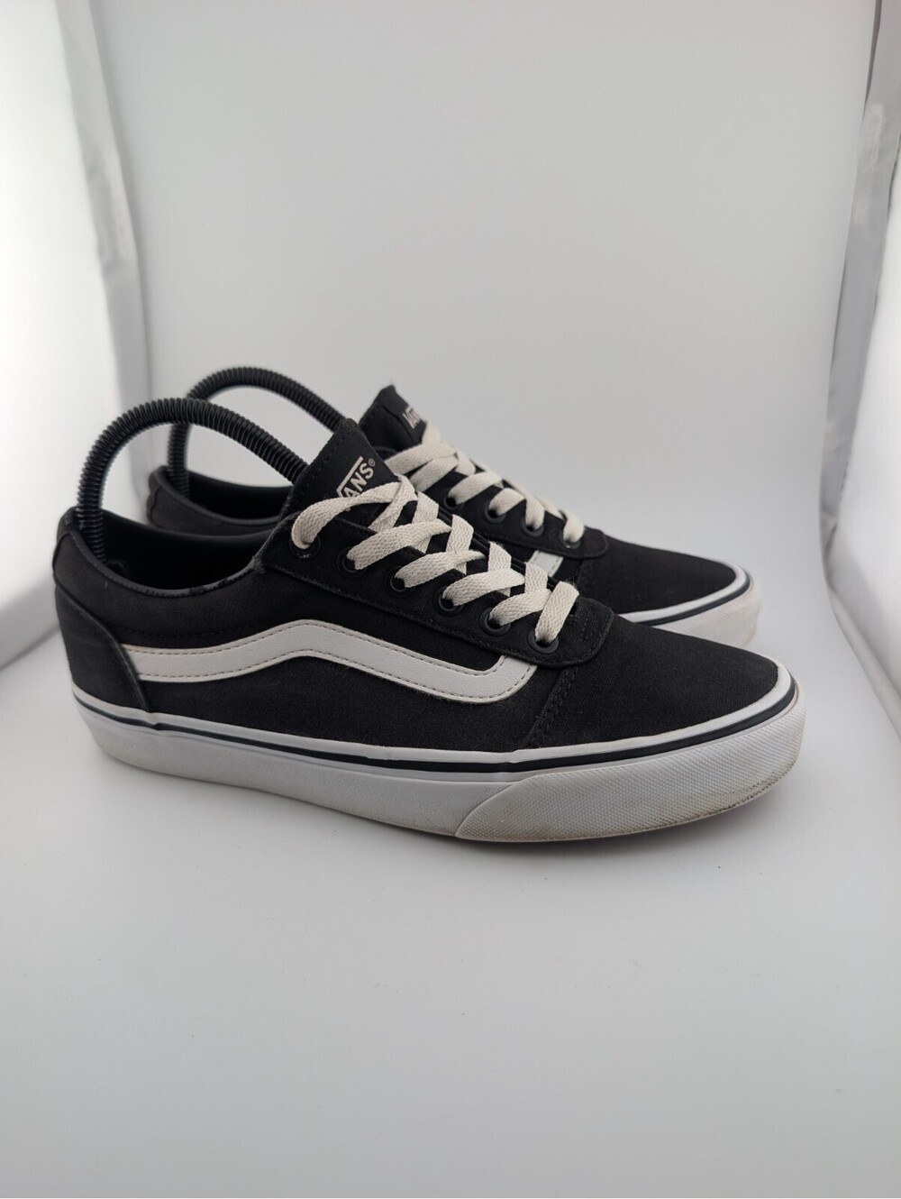 Vans Women's Size 8.5 Black Canvas Low Top Lace Up Sneakers